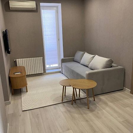 Apartpoltava Двокімнатні Апартаменти З Джакузі Біля Листопаду ภายนอก รูปภาพ