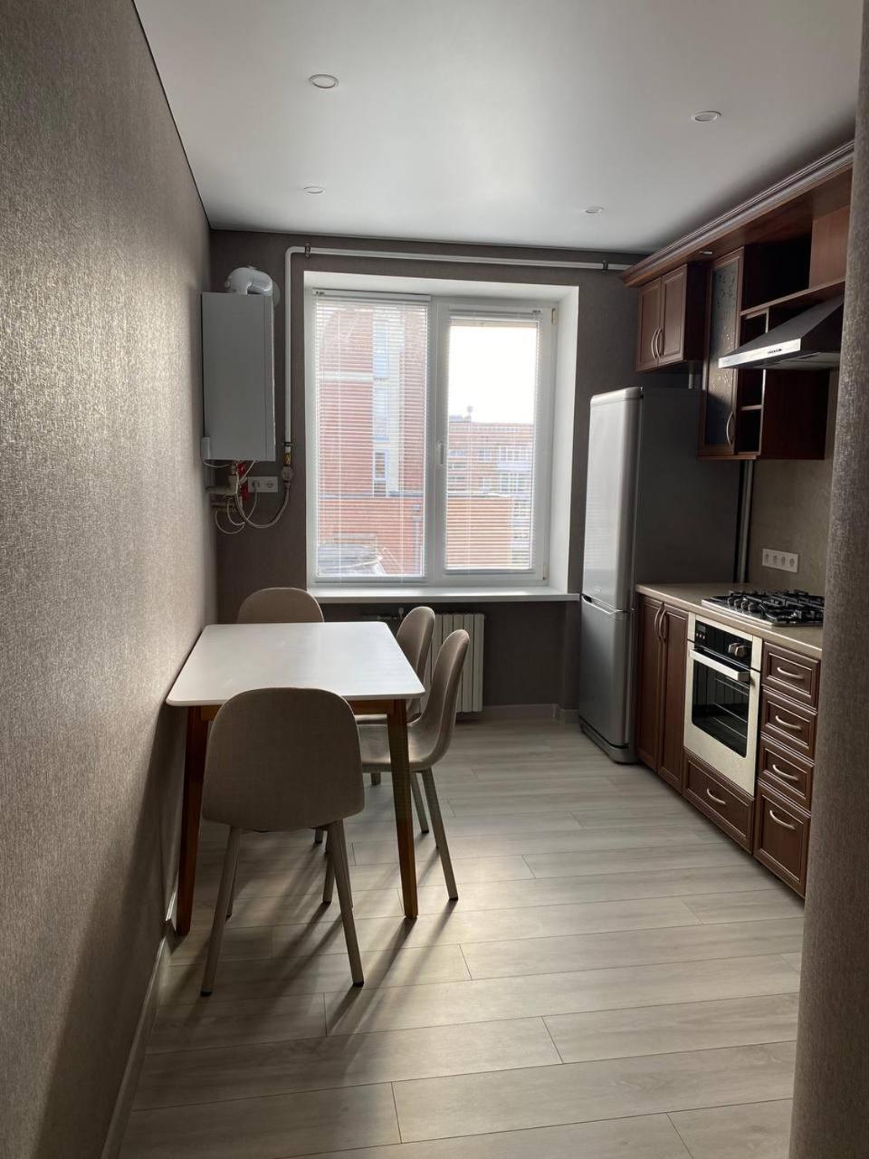 Apartpoltava Двокімнатні Апартаменти З Джакузі Біля Листопаду ภายนอก รูปภาพ