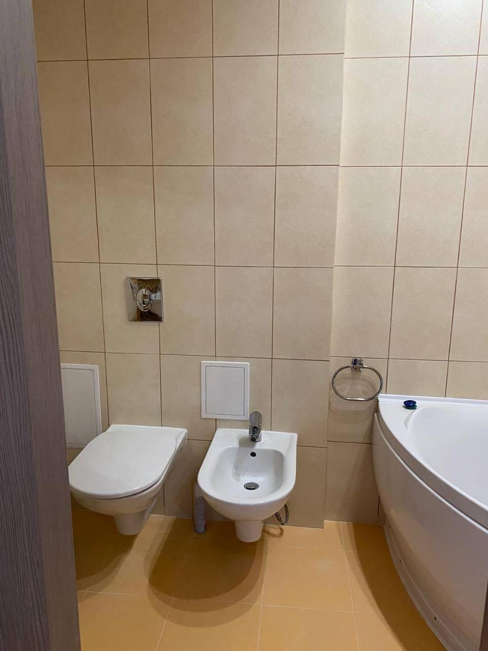 Apartpoltava Двокімнатні Апартаменти З Джакузі Біля Листопаду ภายนอก รูปภาพ