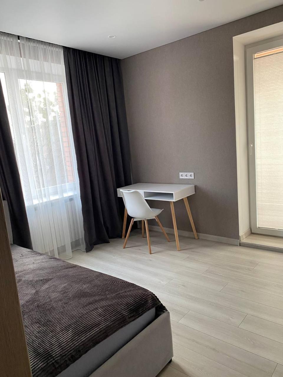 Apartpoltava Двокімнатні Апартаменти З Джакузі Біля Листопаду ภายนอก รูปภาพ