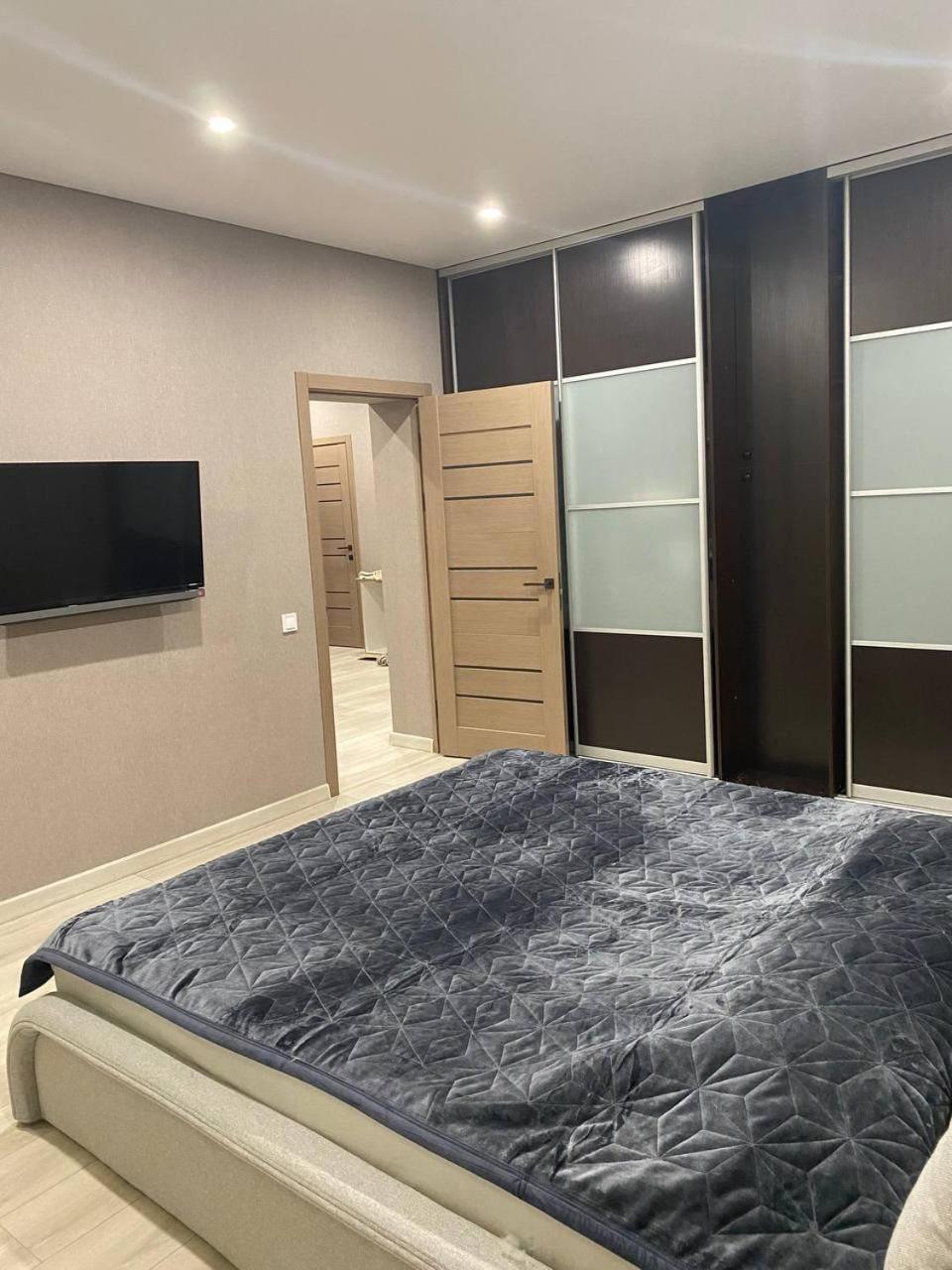 Apartpoltava Двокімнатні Апартаменти З Джакузі Біля Листопаду ภายนอก รูปภาพ